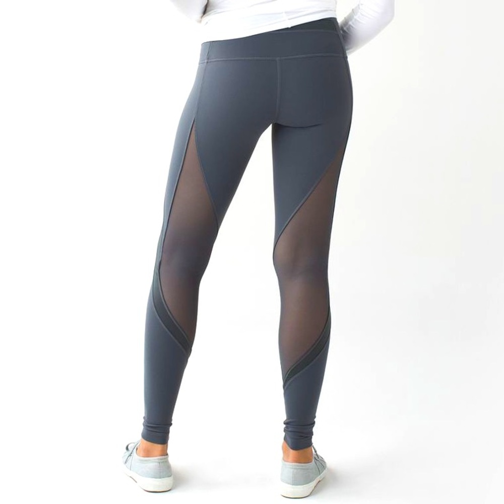 Lululemon HR Wunder Under Pant 
*Shine On in Dark Slate. 
Size 6. 
Pristine.